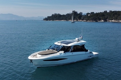 Charter Motorboat Greenline Greenline Neo Coupe Hybrid Cannes
