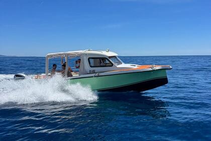 Hyra båt Motorbåt Bakan 900 Hvar