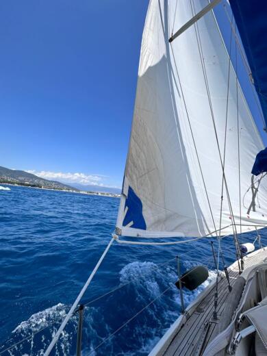 Канны Sailboat GUY COUACH V12 alt tag text