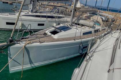 Charter Sailboat Hanse 348 Hyères