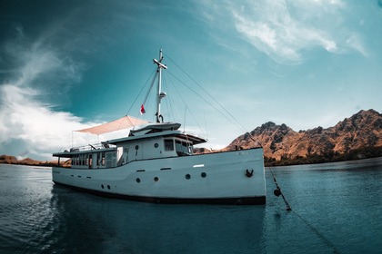 Location Yacht à moteur Private Build 66FT Labuan Bajo
