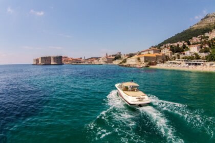 Hire Motorboat JEANNEAU RUNABOUT 755 Dubrovnik