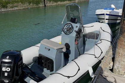 Location Semi-rigide Bombard Explorer 500 Saint-Gilles-Croix-de-Vie