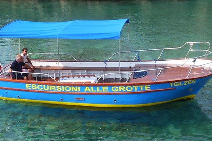 Noleggio Barca senza patente  Gozzo 8m Castro