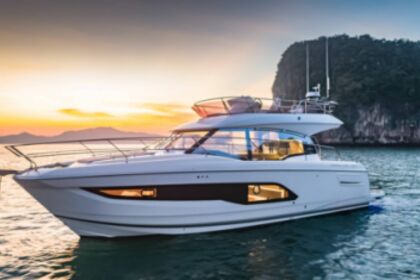 Hire Motorboat Jeanneau prestige 420 fly Hyères