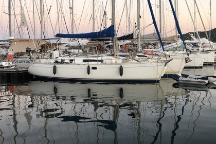 Charter Sailboat Jeanneau Sun odyssée 34.2 Sari-Solenzara