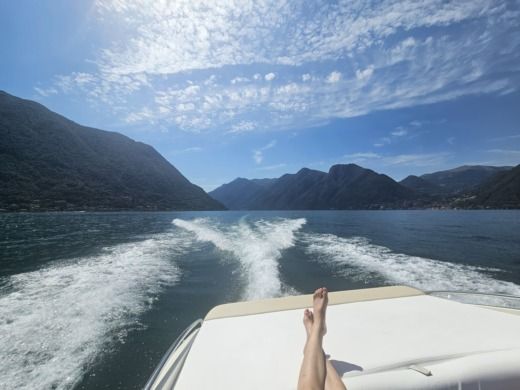 Lake Como Motorboat Cranchi Turchese 24 alt tag text