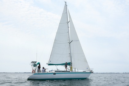 Charter Sailboat Jeanneau Sun Fizz La Turballe