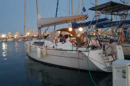 Charter Sailboat Wauquiez Centurion 40s Toulon