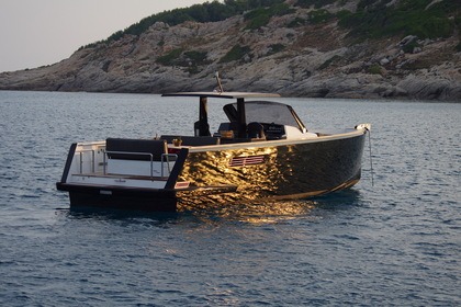 Location Bateau à moteur FJORD 40 open Saint-Tropez