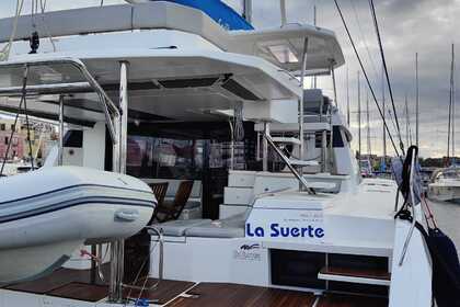 Noleggio Catamarano Robertson and Caine Leopard 50 Procida