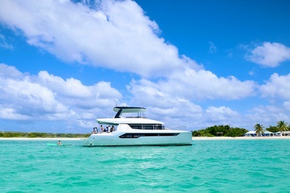 Charter Motorboat Robertson & Caine Leopard 53 PC Saint Barthélemy