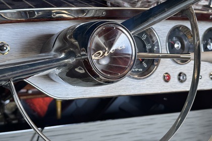 Hyra båt Motorbåt Riva Ariston Lazise