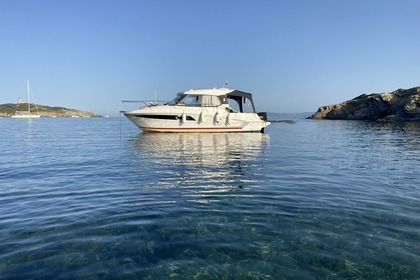 Rental Motorboat Beneteau antares 8.80 Six-Fours-les-Plages