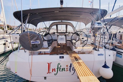 Hire Sailboat Bavaria Bavaria C38 Pula