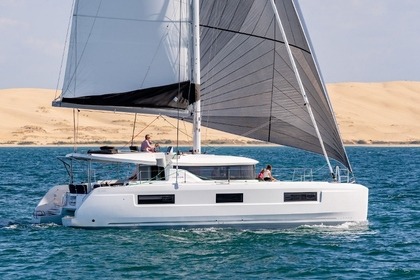 Rental Catamaran Lagoon-Bénéteau Lagoon 46 - 4 + 2 cab. Le Marin