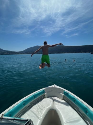 Annecy Without license Larson aa160 alt tag text