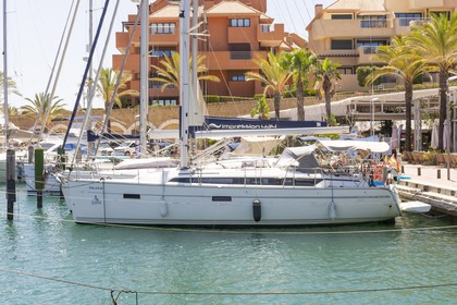 Alquiler Velero Bavaria 37 CRUISER STYLE Sotogrande