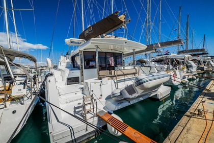 Charter Catamaran Catana Group Bali 4.4 - 4 + 1 cab. Kaštela