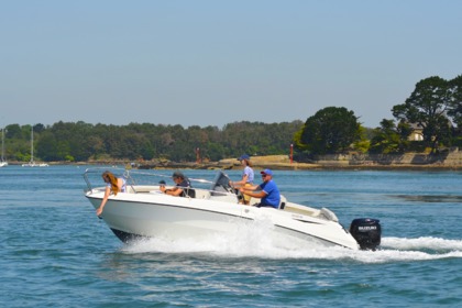 Hire Motorboat Karnic 1851 Open Arradon