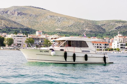 Charter Motorboat Acm Elite 31 Trogir