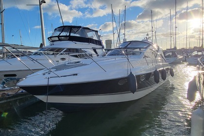 Hire Motorboat Fairline Targa Southampton
