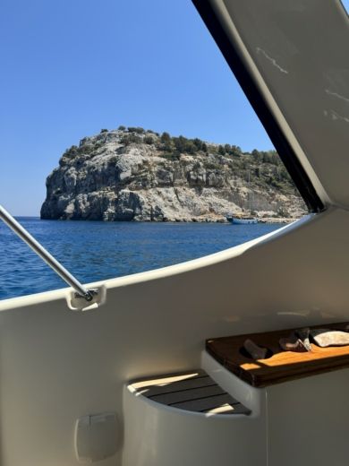 Rodas Motorboat Windy Scirocco 33ft alt tag text