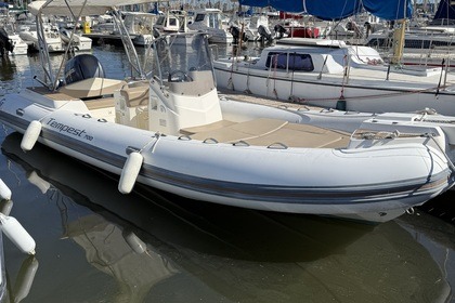 Location Semi-rigide Capelli Capelli Tempest 700 Saint-Cyprien