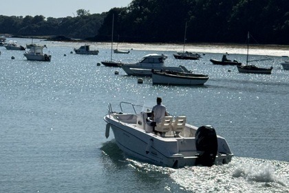 Noleggio Barca a motore Boston Whaler Outrage 220 Dinard