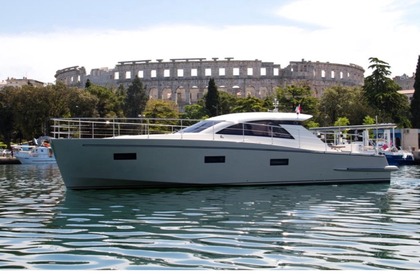 Miete Motoryacht Cyrus Cyrus 13.8 hard top Tivat