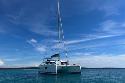 Noleggio Catamarano Fountaine Pajot Fountaine Pajot Elba 45 - 3 + 1 cab. Trogir