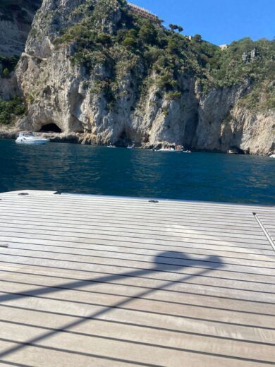 Nápoles Motorboat Jeanneau DB/43 alt tag text