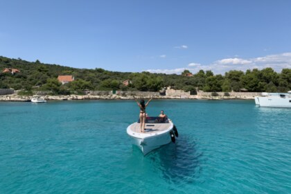 Charter Motorboat Frauscher 1017 GT Kaštel Gomilica