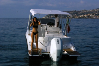 Noleggio Barca a motore MARINELLO CAB 26 Sanremo