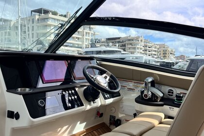 Noleggio Barca a motore SEA RAY DA320E SUNDANCER Tivat