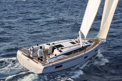 Hire Sailboat Bavaria Yachtbau Bavaria C38 Trogir