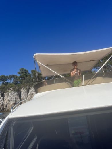 Antibes Motorboat Rodman 38 Fly alt tag text