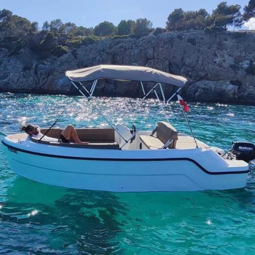 Rent Remus 515 Boat without license (2024) in Oceans Evasion