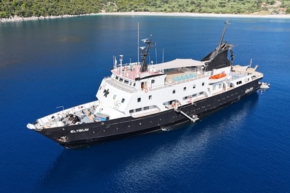 Rental Motorboat ASTILLEROS CONSTRUCTIONS SA 210Ft Pireas