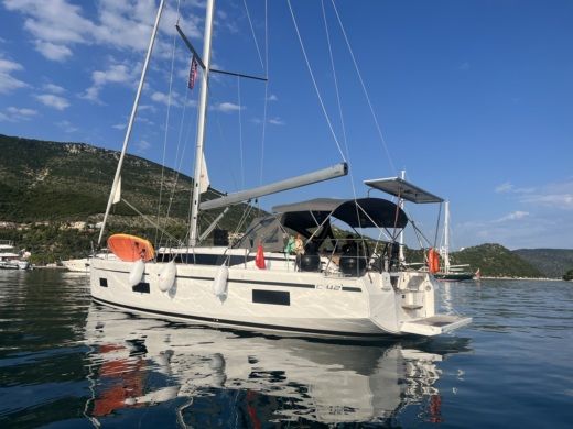 Lefkada Sailboat Bavaria C42 alt tag text