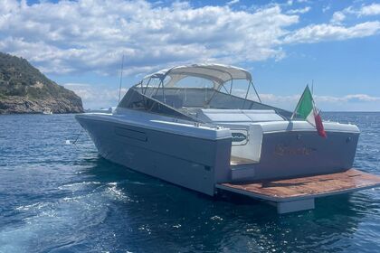 Hire Motorboat Itama 40 Naples