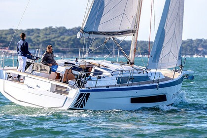 Rental Sailboat Dufour Yachts Dufour 37 - 3 cab. La Rochelle