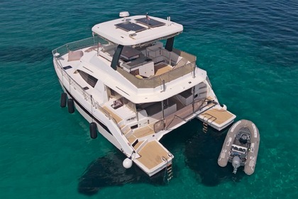 Charter Catamaran Robertson & Caine Leopard 43 Hyères