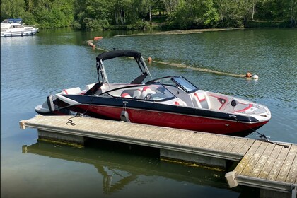 Hire Motorboat SCARAB 255 HO WAKE EDITION Saint-Fargeau-Ponthierry