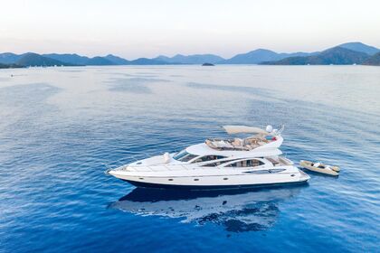 Noleggio Yacht Sunseeker 64 ft Sleek Design Yacht Göcek