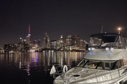 Charter Motor yacht Meridian Yachts Toronto