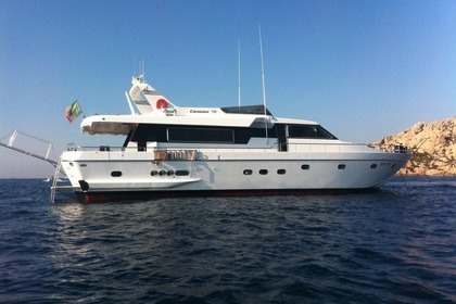 Hire Motor yacht CANTIERE CANADOS 75s Fiumicino