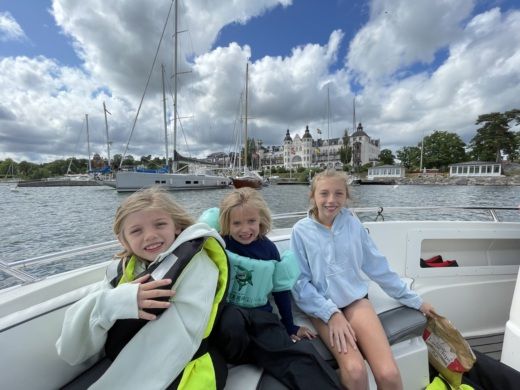 Stockholm Motorboat Bavaria Virtess 420 Fly alt tag text