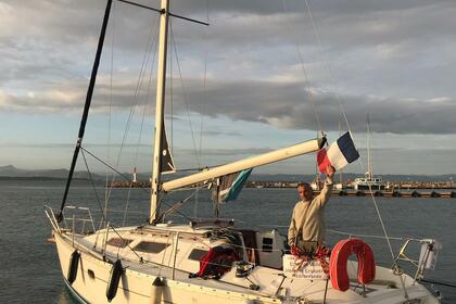 Hire Sailboat JEANNEAU sun odyssée 31 Bormes-les-Mimosas