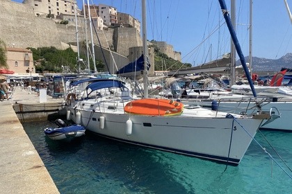 Hire Sailboat Beneteau Oceanis 411 La Grande-Motte